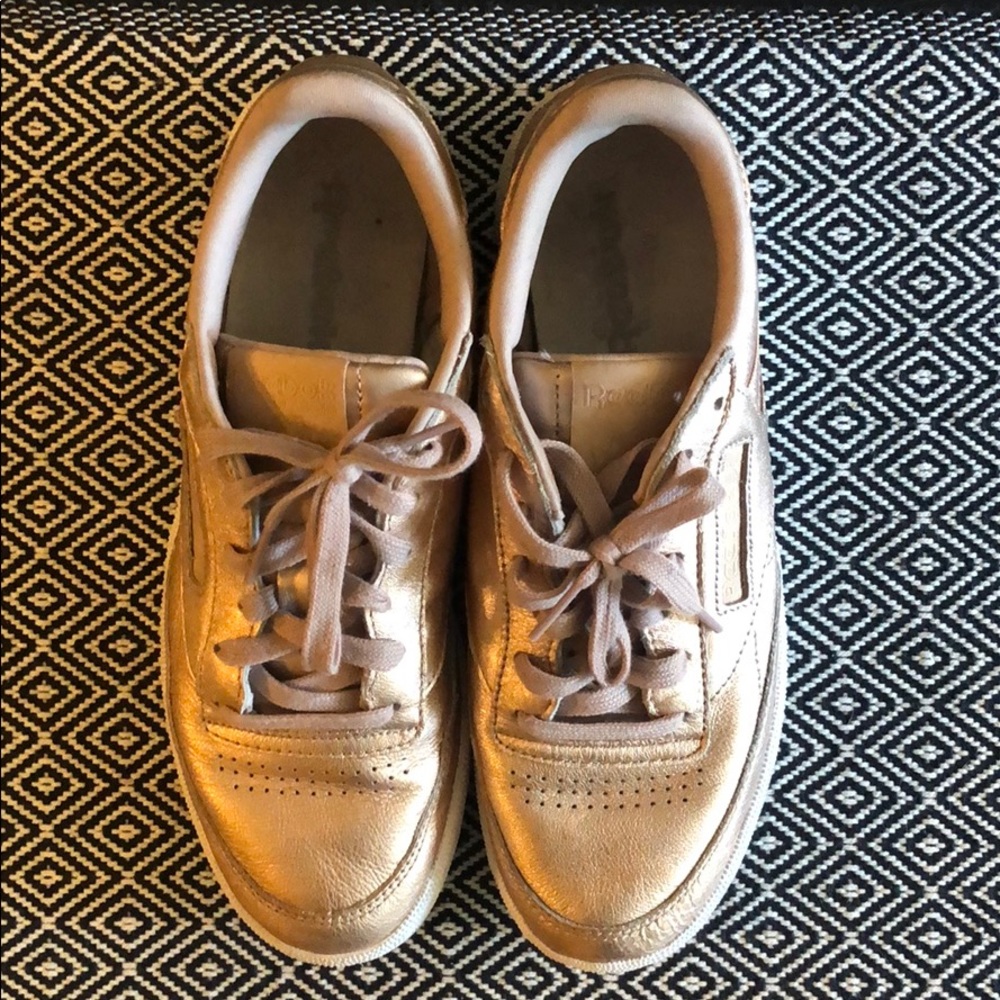 Rosegold Reebok’s ✨8.5